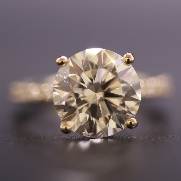 5 carat Elegant Gold Diamond Ring